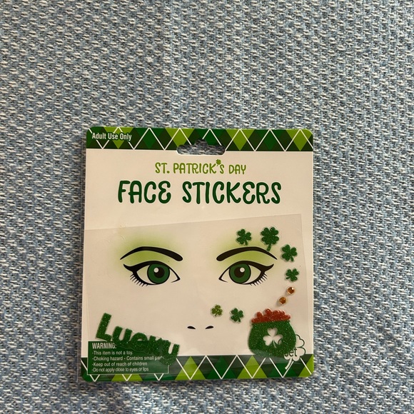 St. Patrick’s Day Dress Up Set W/Headband, Beads, Glasses & Stickers☘️ - Picture 2 of 2